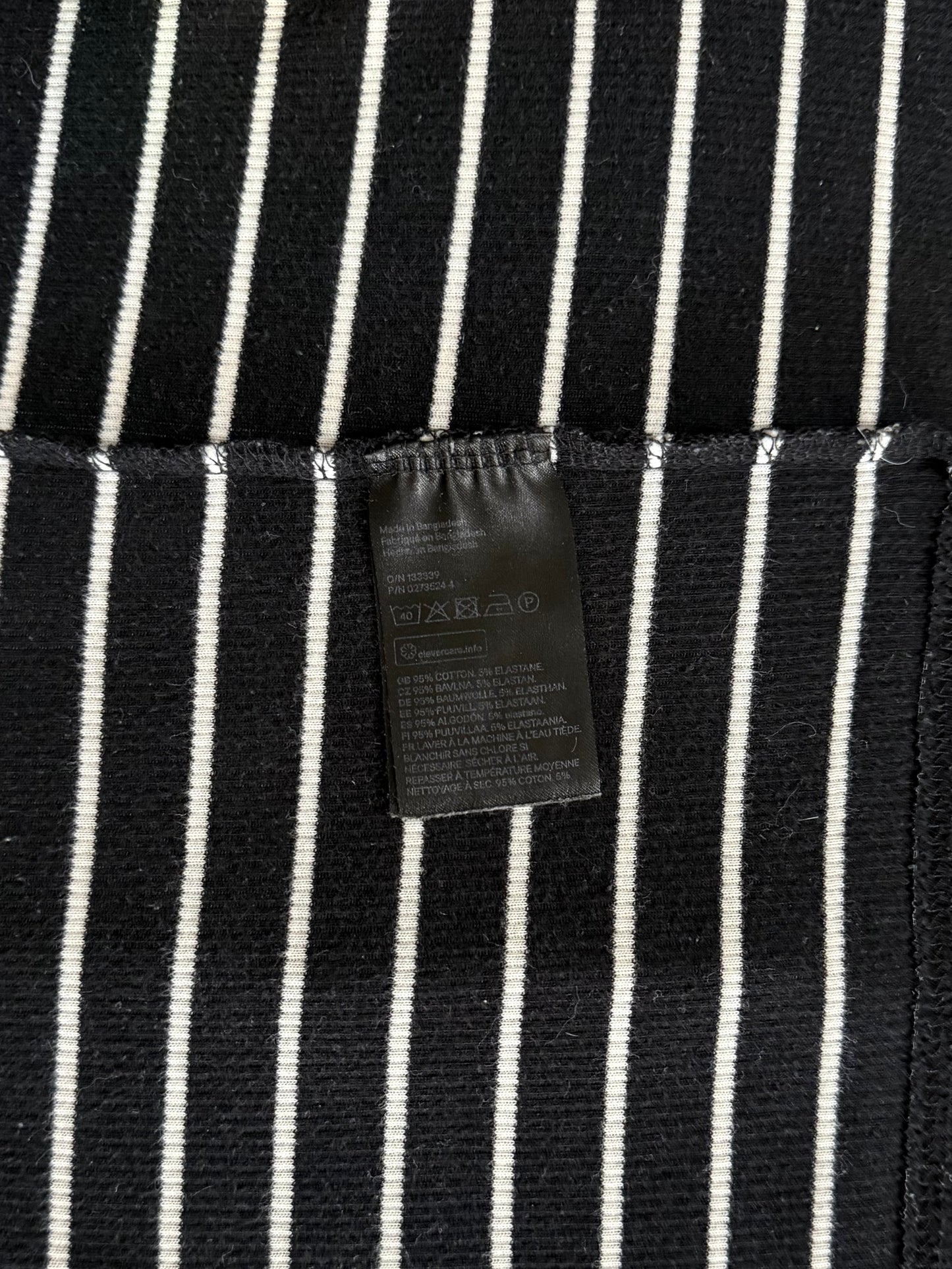 Divided by H&M Black & White Striped Long Sleeve Crop Top