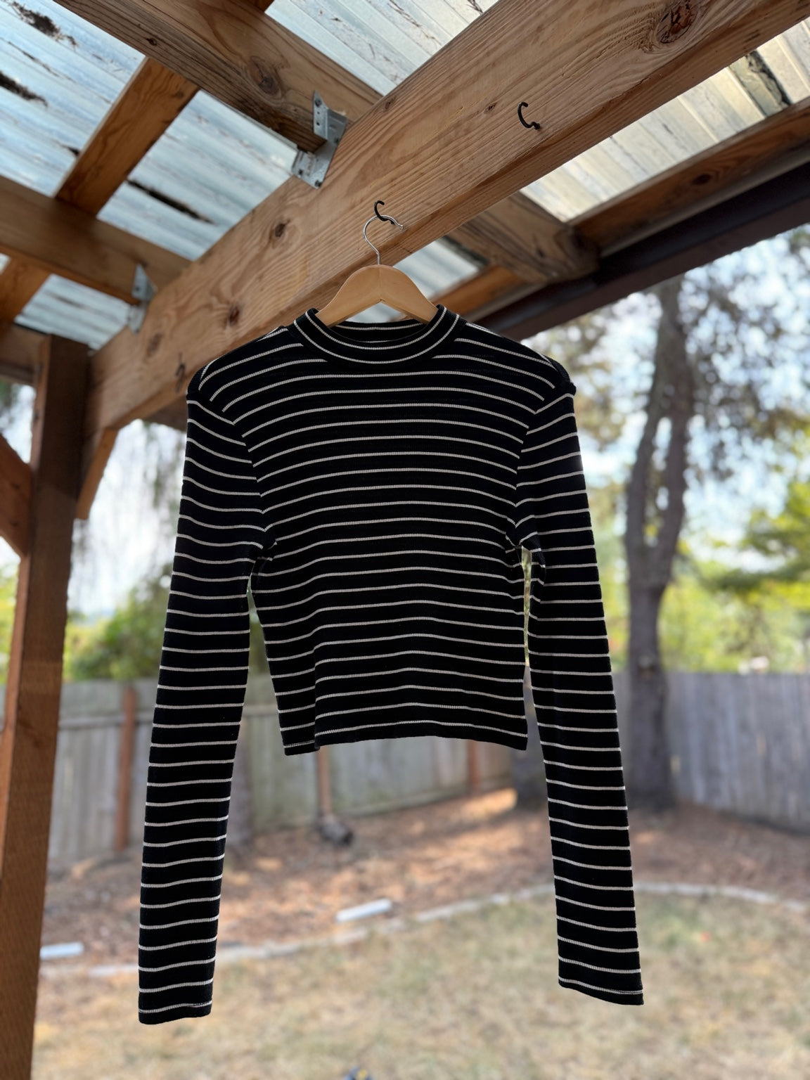 Divided by H&M Black & White Striped Long Sleeve Crop Top