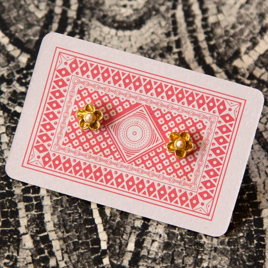 Vintage Pearl & Daisy Flower Stud Earrings