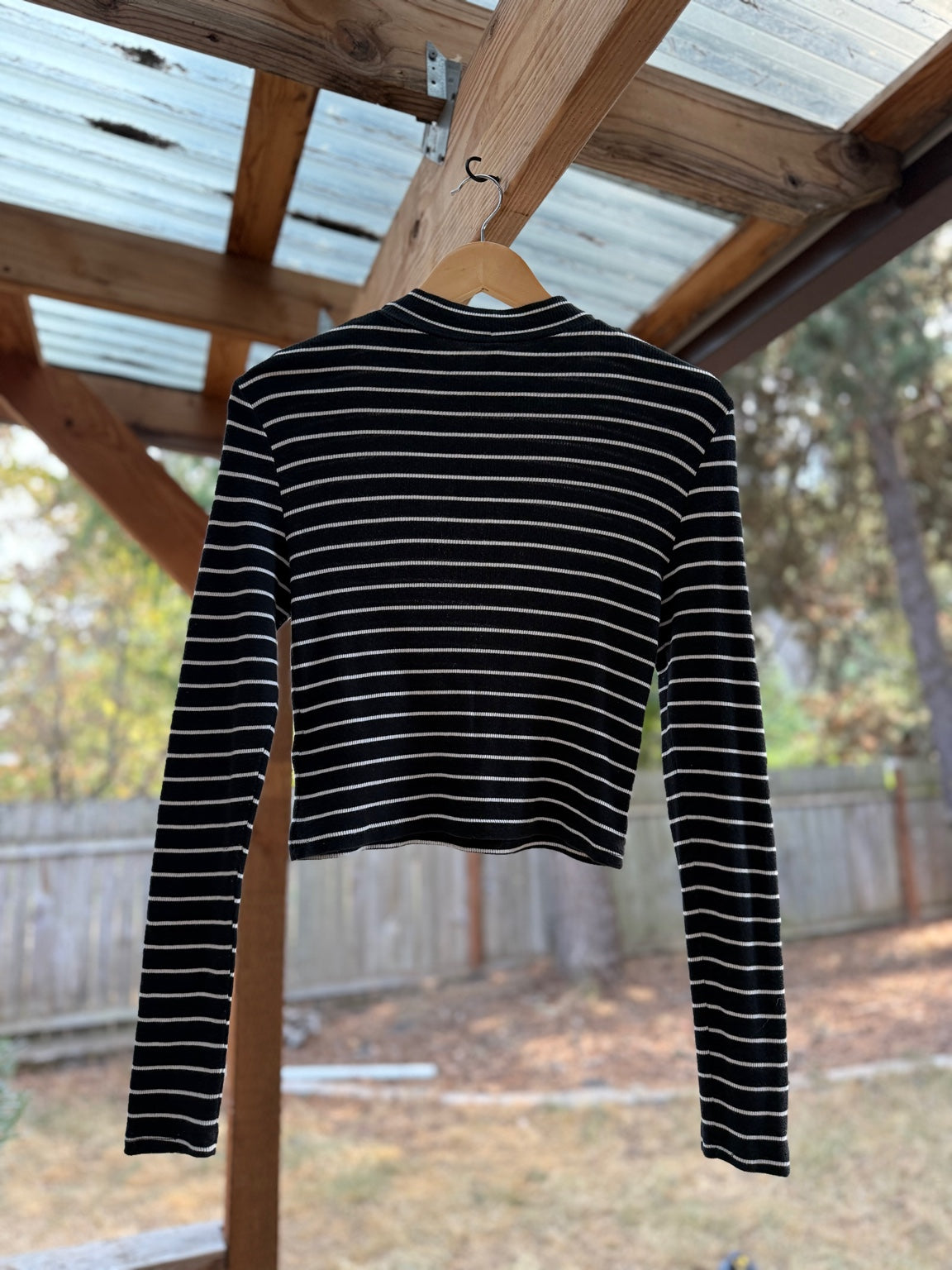 Divided by H&M Black & White Striped Long Sleeve Crop Top